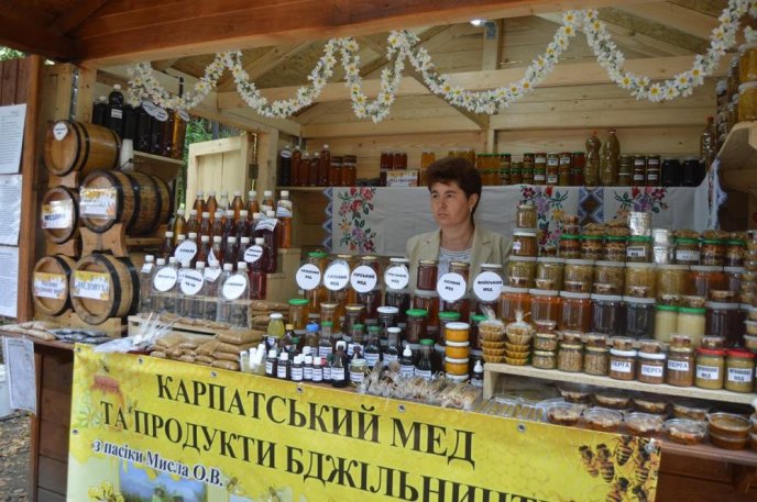 Мед в усіх його варіаціях: в Ужгороді офіційно відкрили ярмарок "Медовий спас" – 11