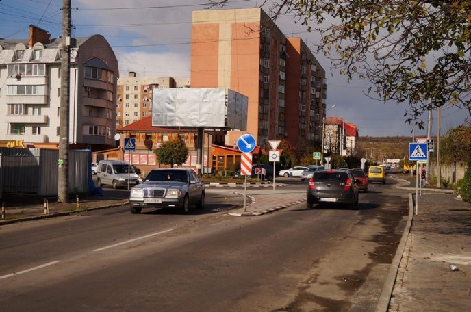 У мікрорайоні Росвигово в Мукачеві завершується облаштування нового перехрестя – 03