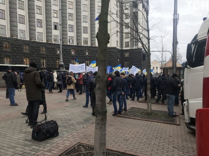 Далекобійники зі всієї України протестують у Києві – 01