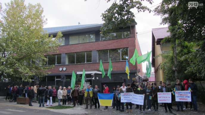 Біля консульства Угорщини в Ужгороді відбулась акція у підтримку закону "Про освіту" – 06