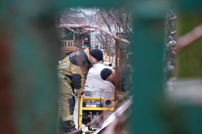 На Закарпатті сильні дощі спричинили підтоплення: ВІДЕО  – 06