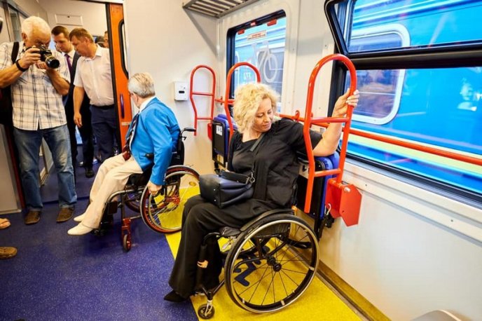 "Укрзалізниця" запускає перший інклюзивний приміський електропоїзд: як він виглядає – 04