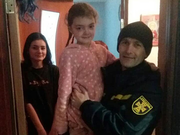 Вранці рятувальники визволяли дітей із замкненої квартири – 03