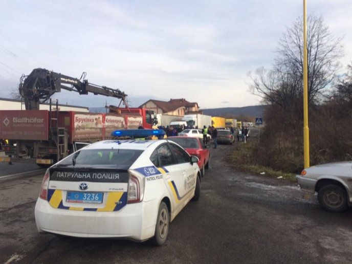В Ужгороді на об’їзній перекрили дорогу – 01