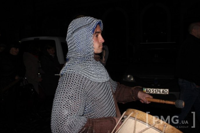 Яскраве святкування Дня святого Мартина у Мукачеві: парад ліхтариків, лицарські бої та вогняне шоу – 40 Яскраве святкування Дня святого Мартина у Мукачеві: парад ліхтариків, лицарські бої та вогняне шоу – 40