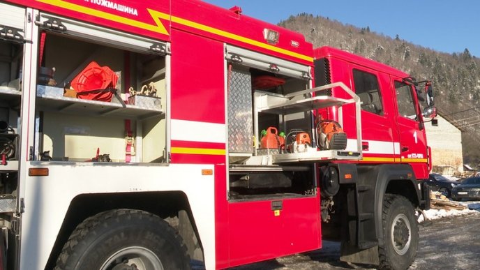  Усть-Чорнянська та Тересвянська громади отримали сучасні пожежні автомобілі – 01