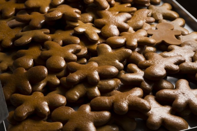 Кондитерський дім "Bondarenko" виготовив дві святкові скульптури: ялинку та Різдвяну гірку – 02