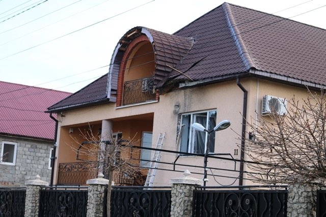 З’явилися нові фото обстріляного будинку колишнього першого заступника прокурора Закарпаття – 04