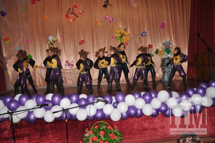 У Мукачеві відбулася святкова шоу-програма "Дитинство в сонячних долонях" (ФОТОРЕПОРТАЖ) – 18