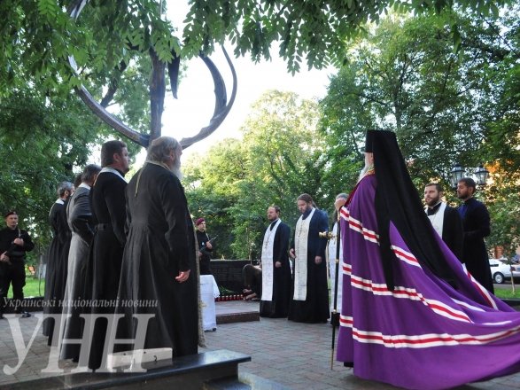 В Ужгороді вшановували пам’ять загиблих правоохоронців – 01