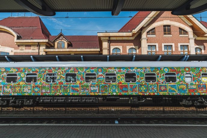 До Закарпаття з Києва відтепер курсує арт-поїзд – 02