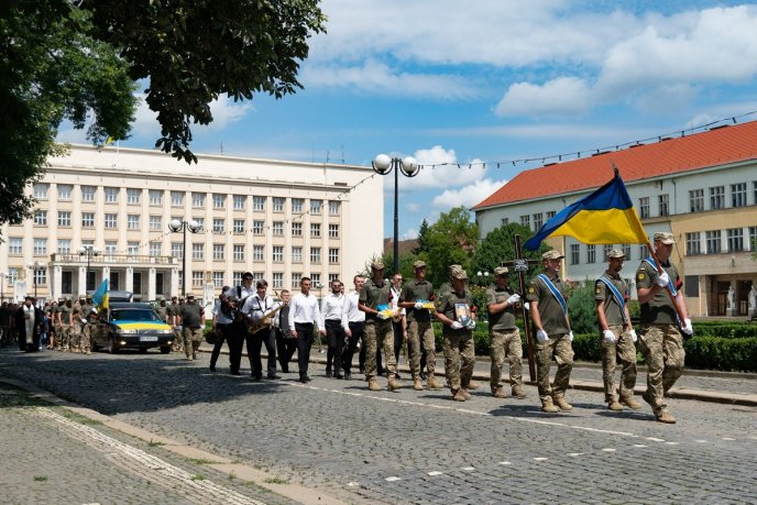 24 лютого 2022 року прийшов у військкомат: на Закарпатті поховали підполковника – 06