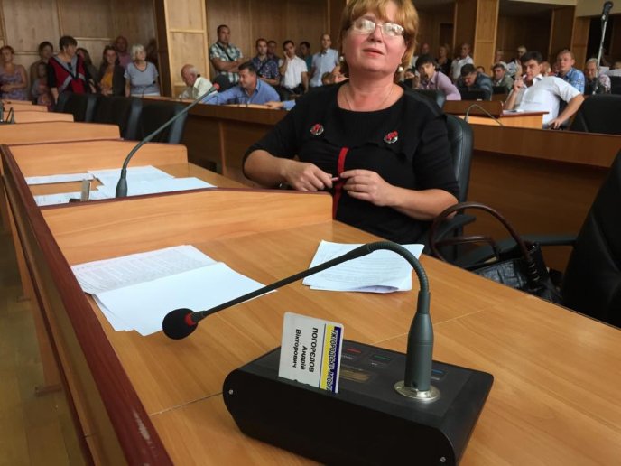 Депутата Ужгородської міськради спіймали на кнопкодавстві – 04