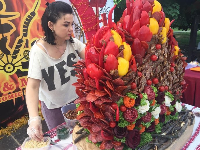 У Мукачеві визначили переможця третього фестивалю «Огинь і мнясо» – 03