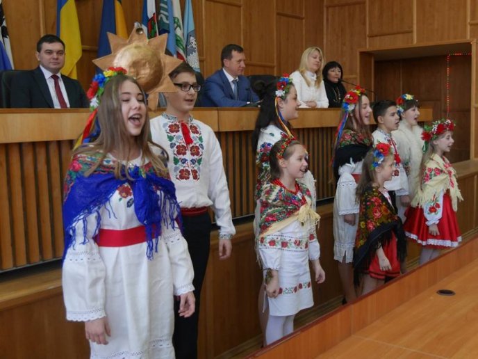 До Ужгородської міськради завітали колядники – 04