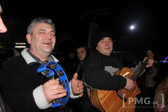 Другий день фестивалю "Червене вино – 2016" супроводжувався виступами закарпатських співаків – 06