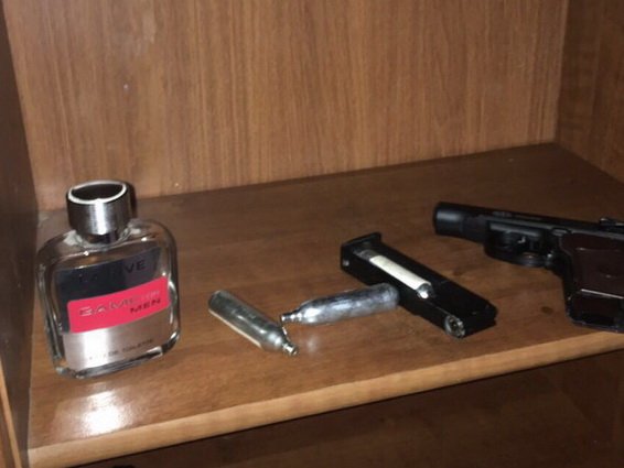 Жінка тримала вдома пістолет, а його вкрали – 02