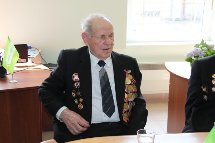 Ветеранів Великої вітчизняної війни зібрали, щоб послухати про війну та привітати зі святом (ФОТО) – 11