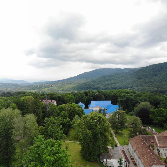 Палац Шенборнів на Мукачівщині показали з висоти пташиного польоту: неймовірні фото – 04