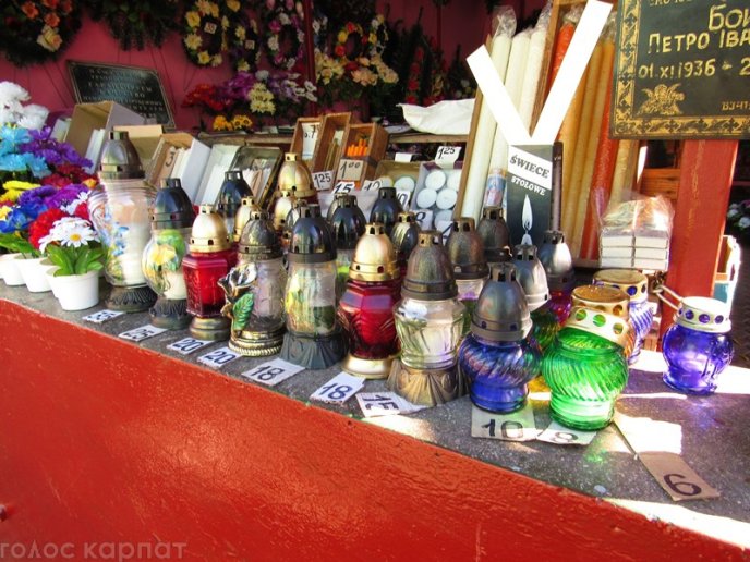 Вінки, свічки та квіти: у скільки обійдеться вшанувати пам’ять померлих у Мукачеві – 14