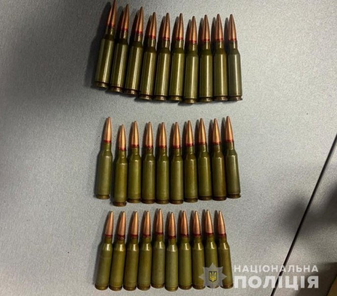 На Виноградівщині поліцейські вилучили у чоловіка понад тисячу набоїв  – 03