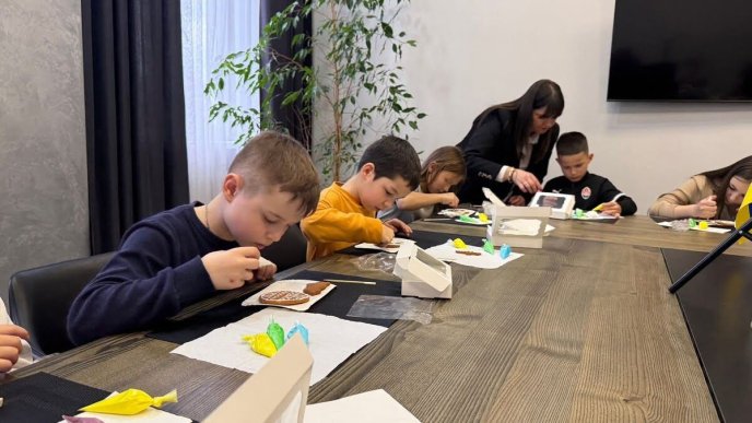 Поліцейські ювенали у Мукачеві провели майстерклас для дітей ЗСУ – 04
