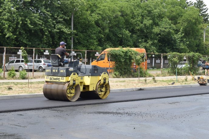 В Ужгороді асфальтують перехрестя вулиць Перемоги – Легоцького – 03