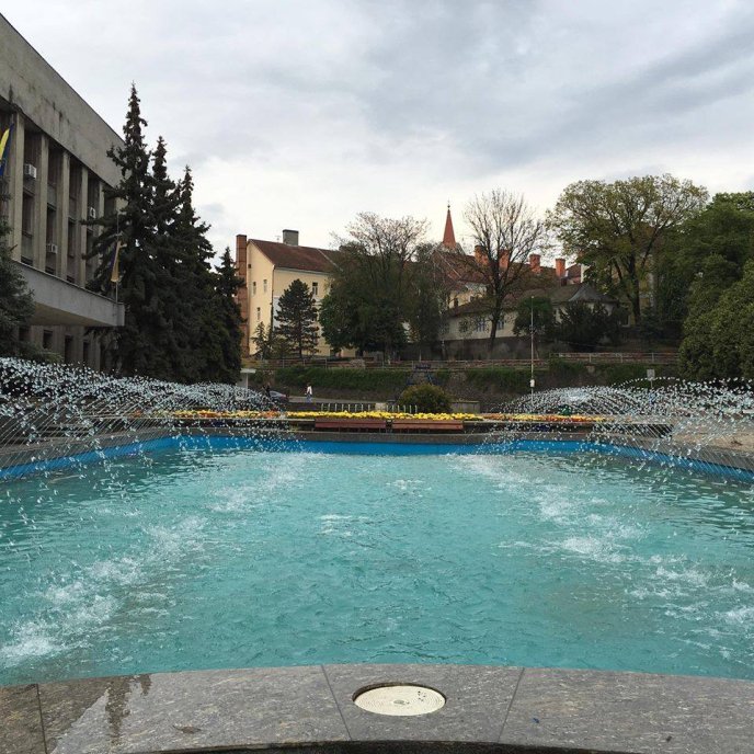 На площі Поштовій в Ужгороді запустили головний фонтан міста – 03