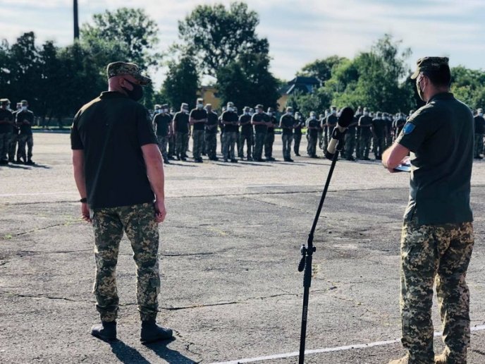 У Мукачеві зустріли військовослужбовців 128 бригади – 02 У Мукачеві зустріли військовослужбовців 128 бригади – 02