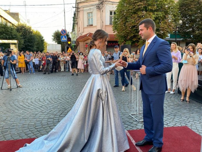 Парад випускників 2020: фото зі святкового дійства – 18