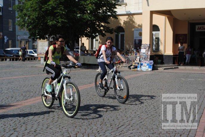 З нагоди Дня захисту дітей вулицями Мукачева пройшов велопробіг – 01