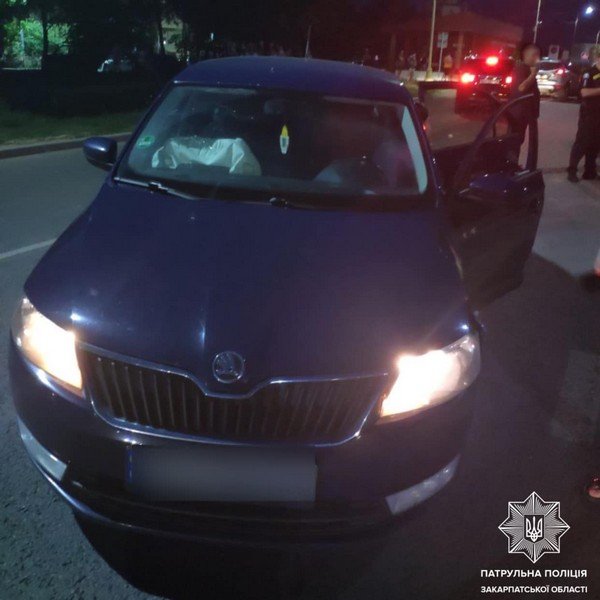 В Ужгороді сталась аварія. Винуватець втік – 02