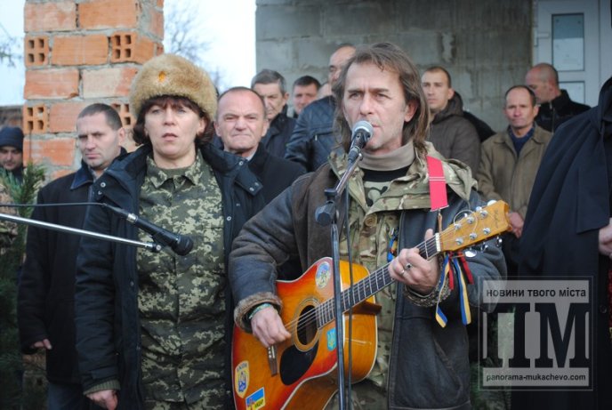 На Мукачівщині прощались з добровольцем "Айдару" Олегом "Скіфом" Сидором (ФОТОРЕПОРТАЖ) – 11