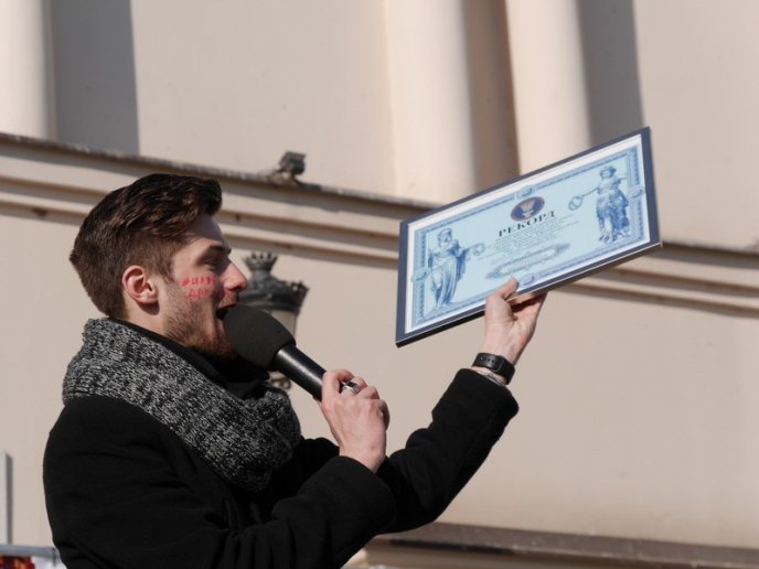 В Ужгороді зафіксували новий рекорд із наймасовіших обіймів в Україні – 15