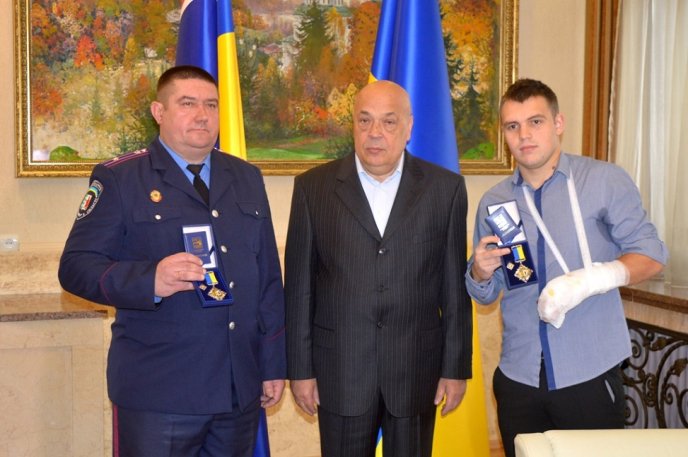 Губернатор нагородив поліцейських, котрі, ризикуючи життям, знешкодили небезпечного злочинця – 03