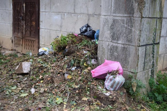 Гори сміття: як виглядає кладовище після Дня пам’яті – 06