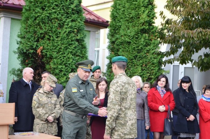 Прикордонники привітали вихованців військового ліцею зі святом – 04