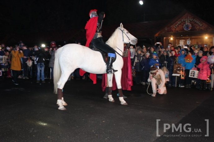 Яскраве святкування Дня святого Мартина у Мукачеві: парад ліхтариків, лицарські бої та вогняне шоу – 68 Яскраве святкування Дня святого Мартина у Мукачеві: парад ліхтариків, лицарські бої та вогняне шоу – 68