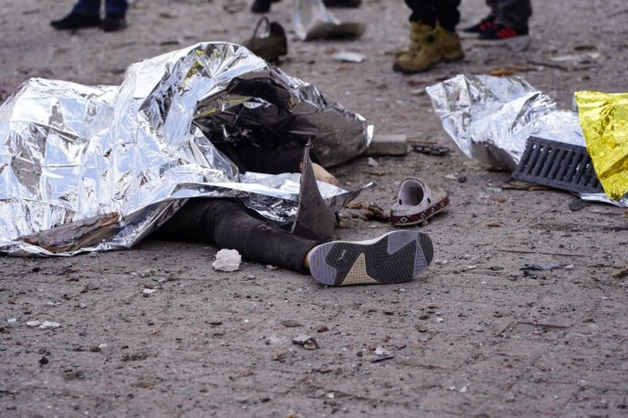 Свято, залите кров’ю: після удару по Сумах в Україні оголошують Дні жалоби – 06