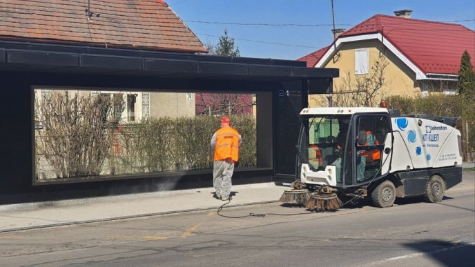 В Ужгороді продовжуть дезінфекцію громадських місць – 08