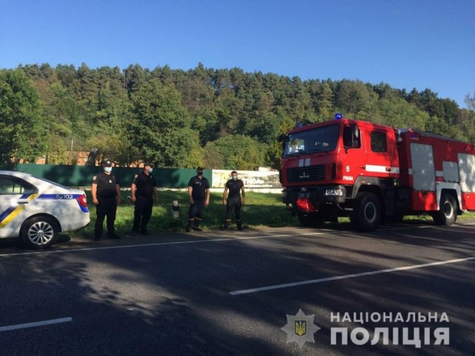 Поліцейські перевіряли, як водії пропускають спецтранспорт на дорогах – 02