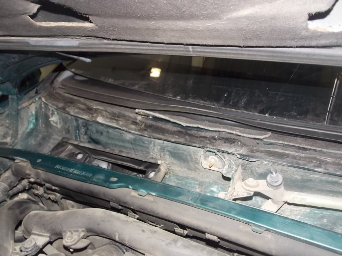 Закарпатські прикордонники виявили в автомобілі українця контрабандні сигарети – 01