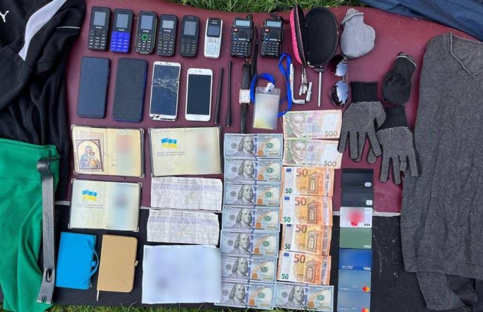 Резонансне викриття: поліція затримала чоловіків, які обкрадали квартири закарпатців – 02