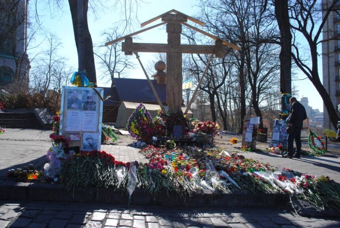 Один день з життя Майдану: на що перетворилась центральна площа України за місяць після революції (ФОТОРЕПОРТАЖ) – 51