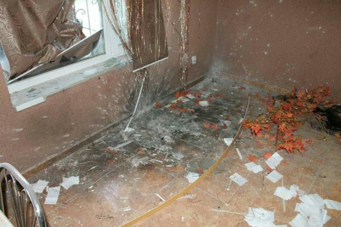 "Чоловік постукав у вікно та кинув вибухівку", – подробиці нічного інциденту – 01