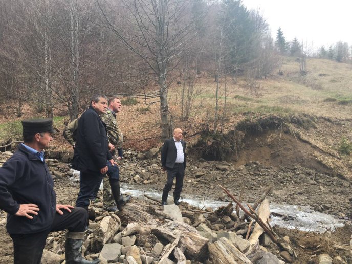 У Міжгірському районі триває будівництво двох автодоріг із ґрунтовим покриттям – 06