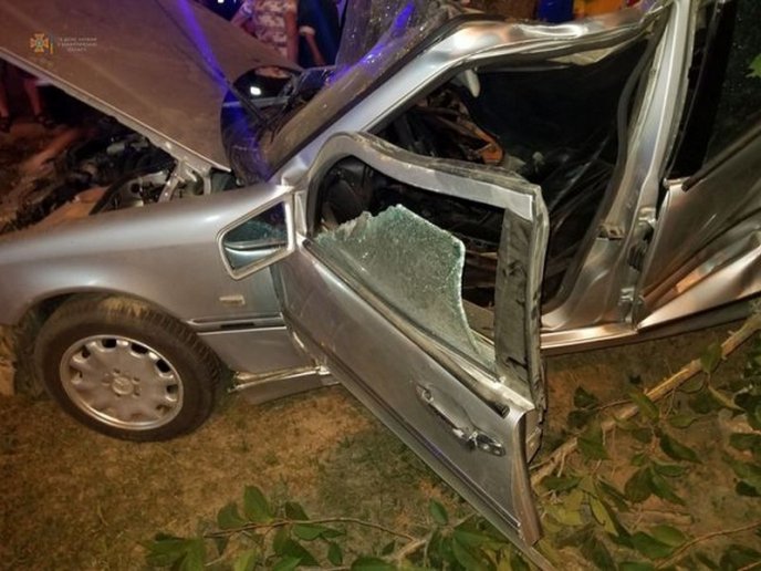 Врізався в дерево: в області сталася ще одна смертельна аварія – 03