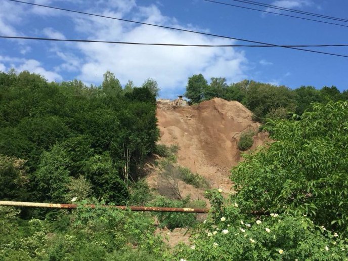 "Відключені газ та світло. Є загроза повторного зсуву": очільник Мукачівщини про ситуацію у Кольчині – 08