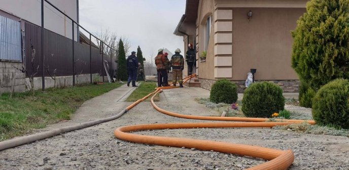 12 рятувальників гасили пожежу в Ужгородському районі – 01