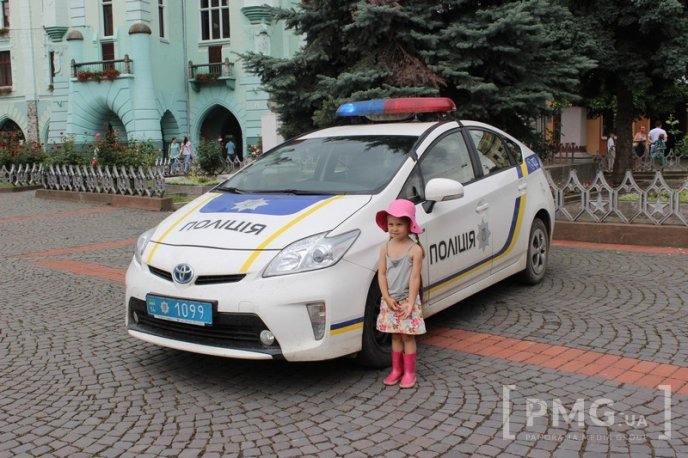 Мукачівські патрульні влаштували першу публічну зустріч з мешканцями міста – 05
